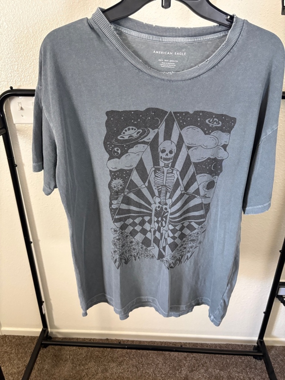 American Eagle Oversized Gray Blue Graphic Skeleton Tshirt